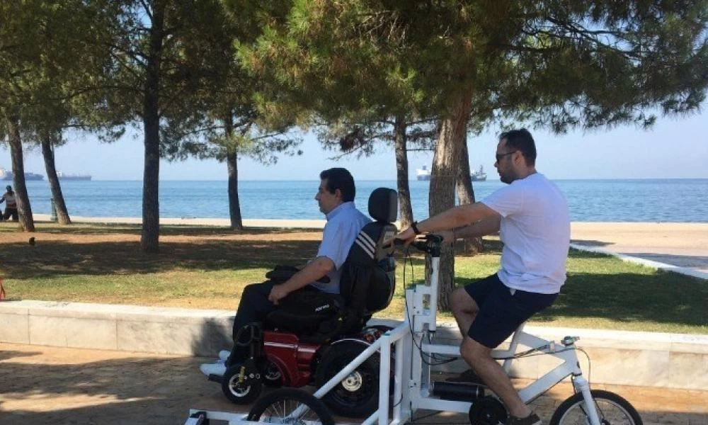 Στη Θεσσαλονίκη το πρώτο πανελλαδικά ποδήλατο για ΑμεΑ